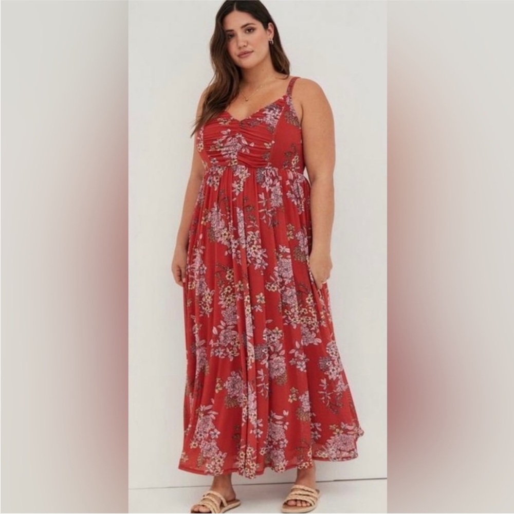 NWT TORRID pleated floral sundress. Size 4 (26w)